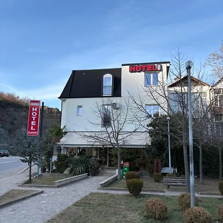 Hotel Skura , *