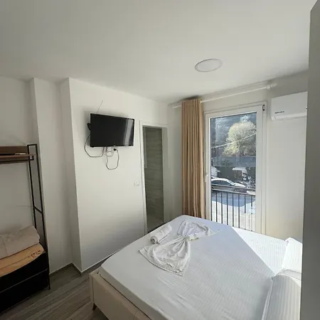 Hotel Skura , *
